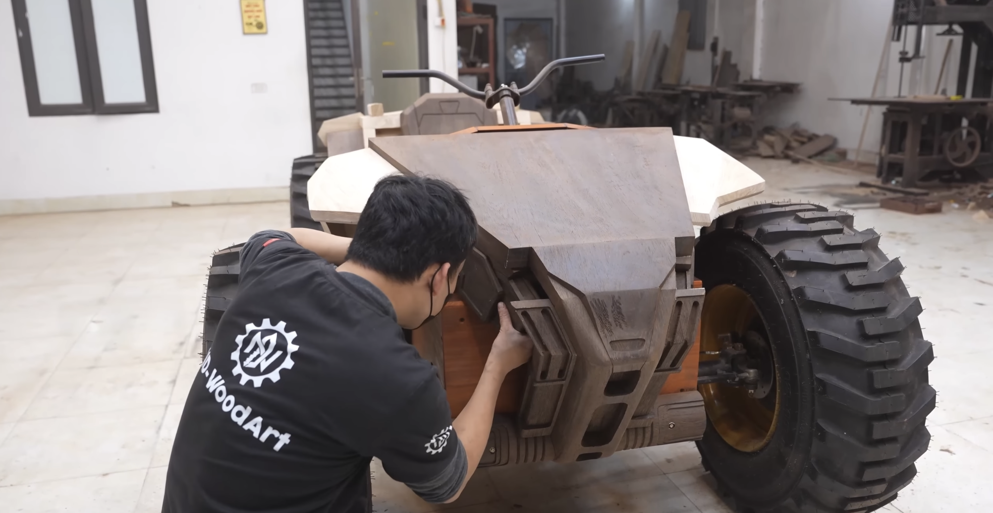 Khám Phá Chiếc Xe Địa Hình Bằng Gỗ Đặc Biệt Từ Người Thợ Mộc Việt Nam - Ảnh 5.