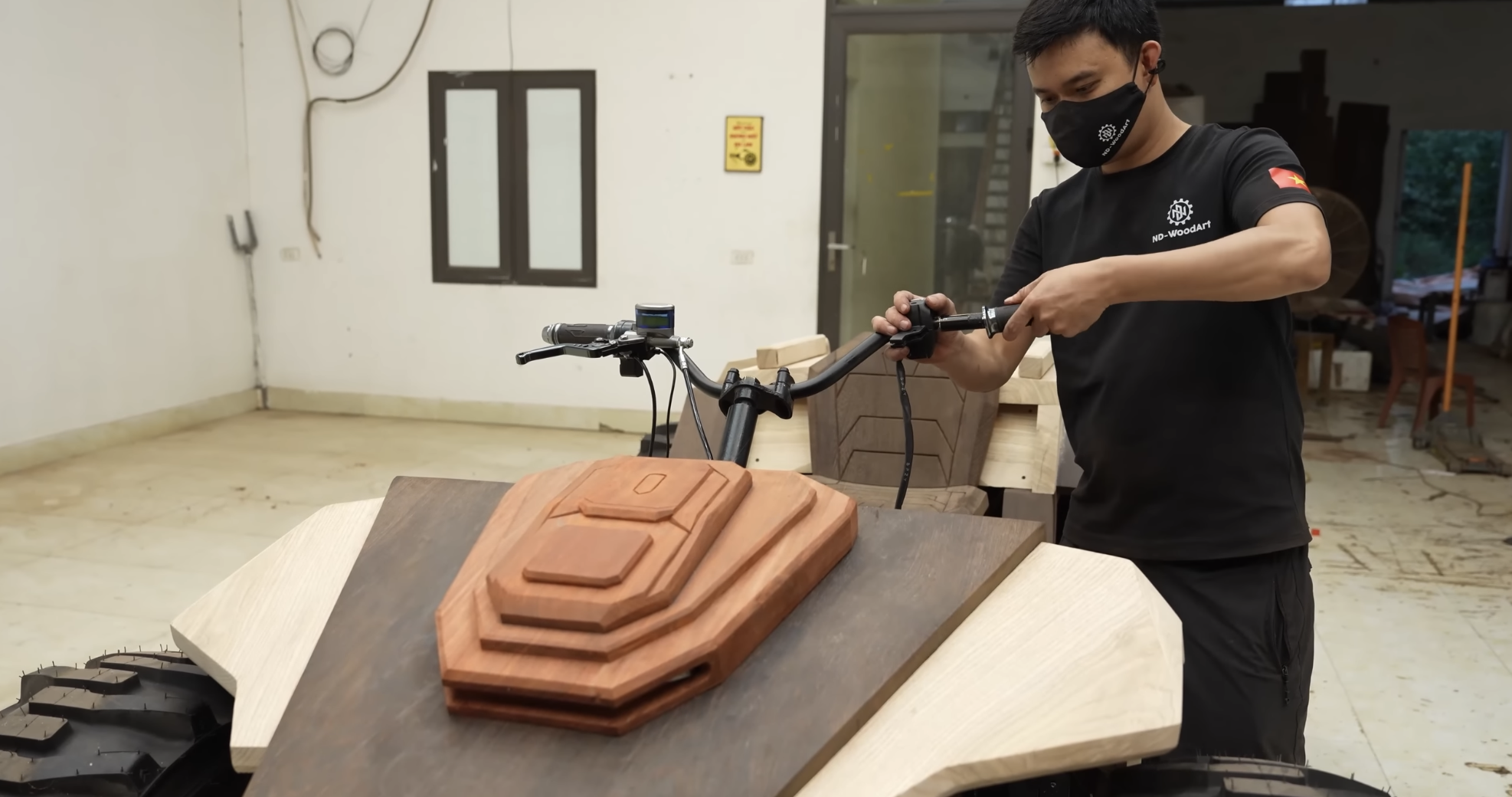 Khám Phá Chiếc Xe Địa Hình Bằng Gỗ Đặc Biệt Từ Người Thợ Mộc Việt Nam - Ảnh 8.