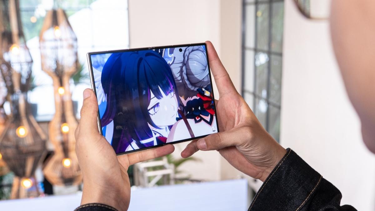 Tại Sao Samsung Chọn Tỷ Lệ 4:3 Cho Màn Hình Galaxy Z Fold 8?