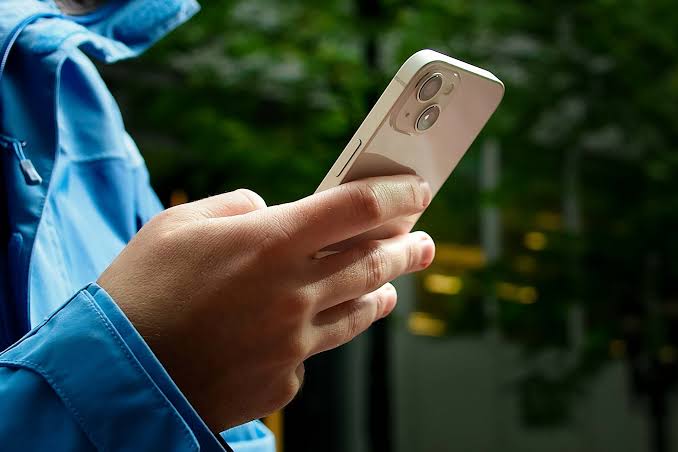 Khám Phá iPhone 13: Sự Giảm Giá Ấn Tượng và Những Đánh Giá Thực Tế