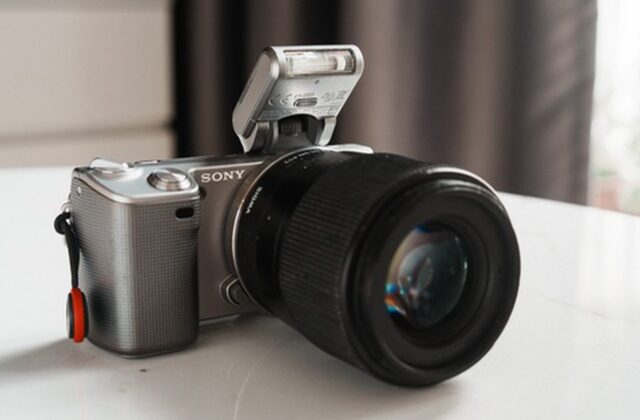 Sony NEX-5 cũ: bộ máy giá nhẹ, ảnh vẫn đẹp — nhưng cần hiểu rõ trước khi mua