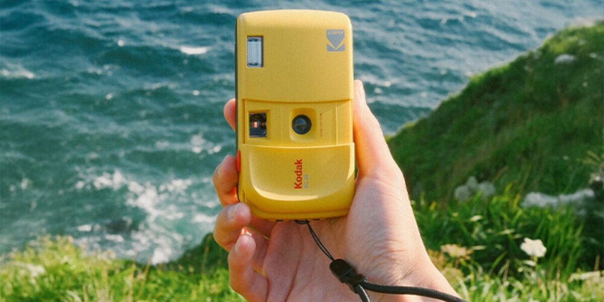 Khám Phá Máy Ảnh Phim Kodak EC35: Sự Trở Lại của Ký Ức Thập Niên 90