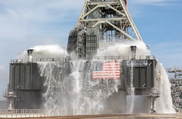Bí mật hệ thống dập âm của NASA: 1,7 triệu lít nước cho mỗi lần phóng