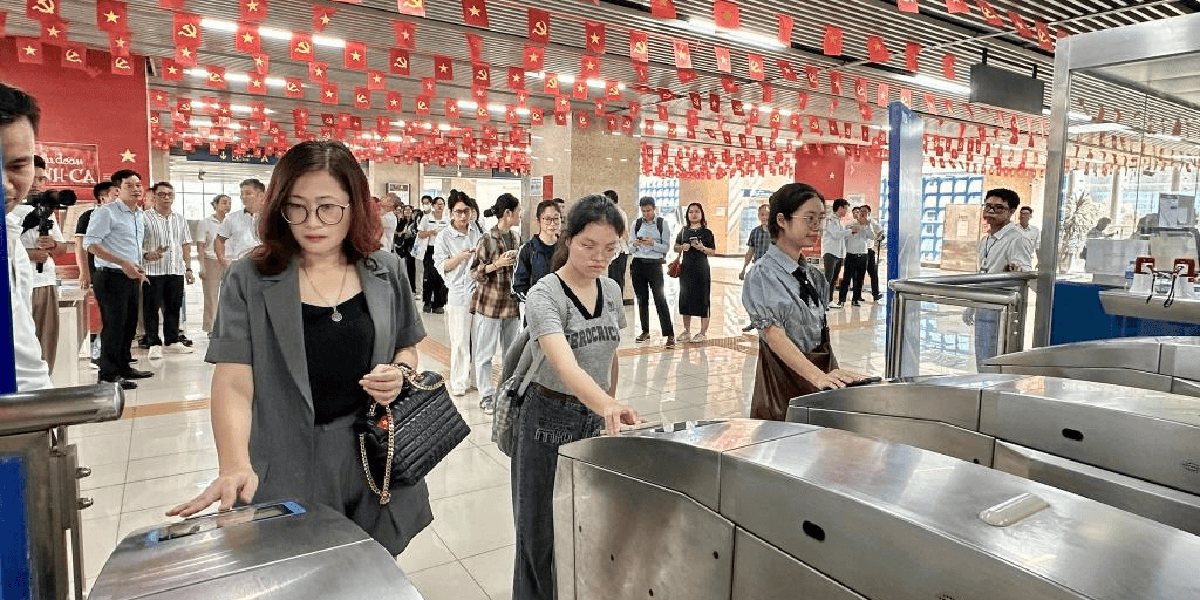 Hà Nội ra mắt giải pháp giao thông liên hoàn: Metro kết nối thẳng với xe công nghệ