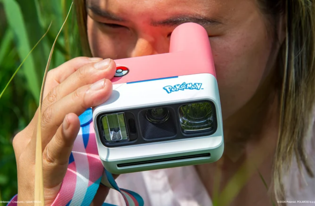 Polaroid và Pokémon hợp tác: bộ máy ảnh lấy liền kỷ niệm 30 năm với Pikachu, Sylveon và Pokéball
