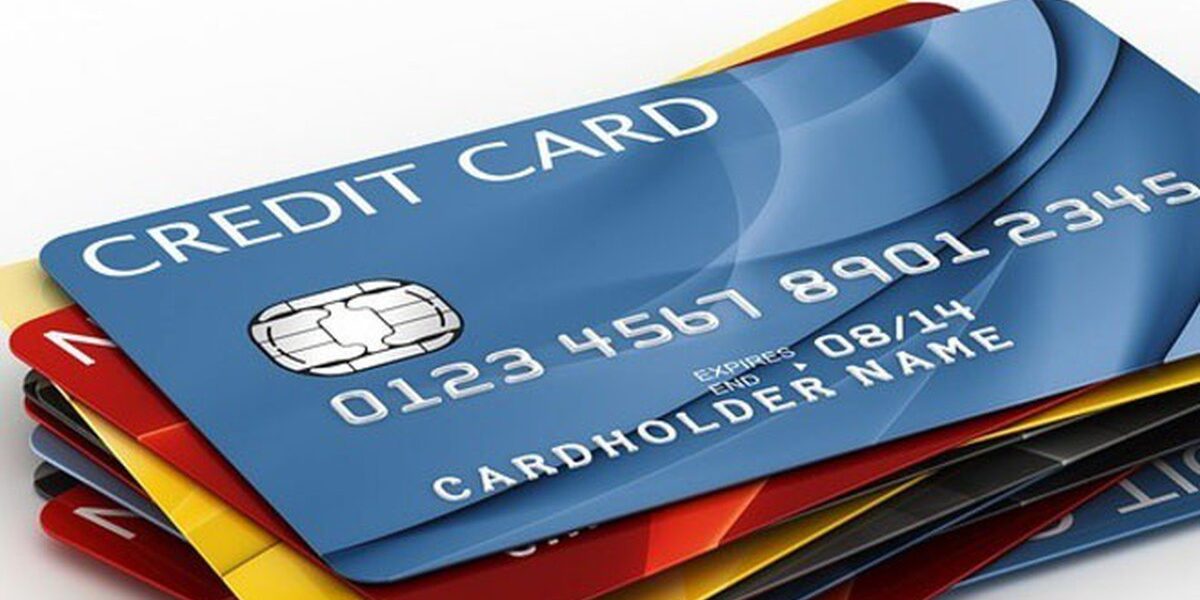 Nên dùng thẻ Visa hay thẻ ATM nội địa? Hướng dẫn chọn theo nhu cầu