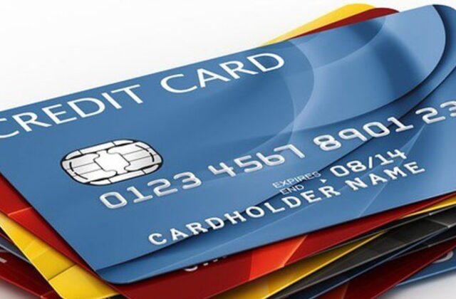 Nên dùng thẻ Visa hay thẻ ATM nội địa? Hướng dẫn chọn theo nhu cầu