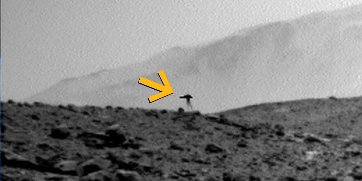 Giải mã hiện tượng ‘ba chân’ xuất hiện trên ảnh Curiosity: vì sao không phải vật thể ngoài hành tinh