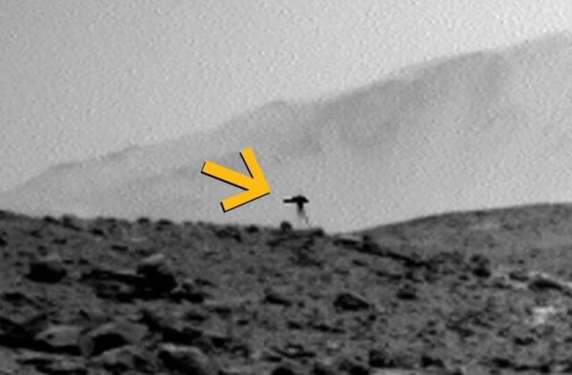 Giải mã hiện tượng ‘ba chân’ xuất hiện trên ảnh Curiosity: vì sao không phải vật thể ngoài hành tinh