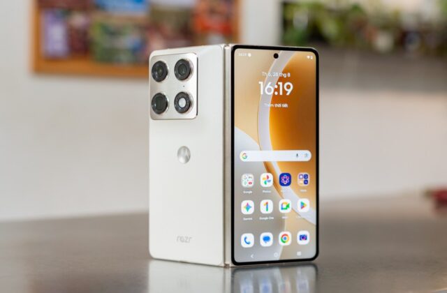 Razr Fold — Motorola đánh cược vào phân khúc smartphone gập cao cấp