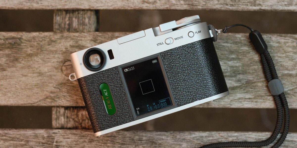 Fujifilm X half: Chiếc máy ảnh số biến việc chụp thành một trải nghiệm nhập vai