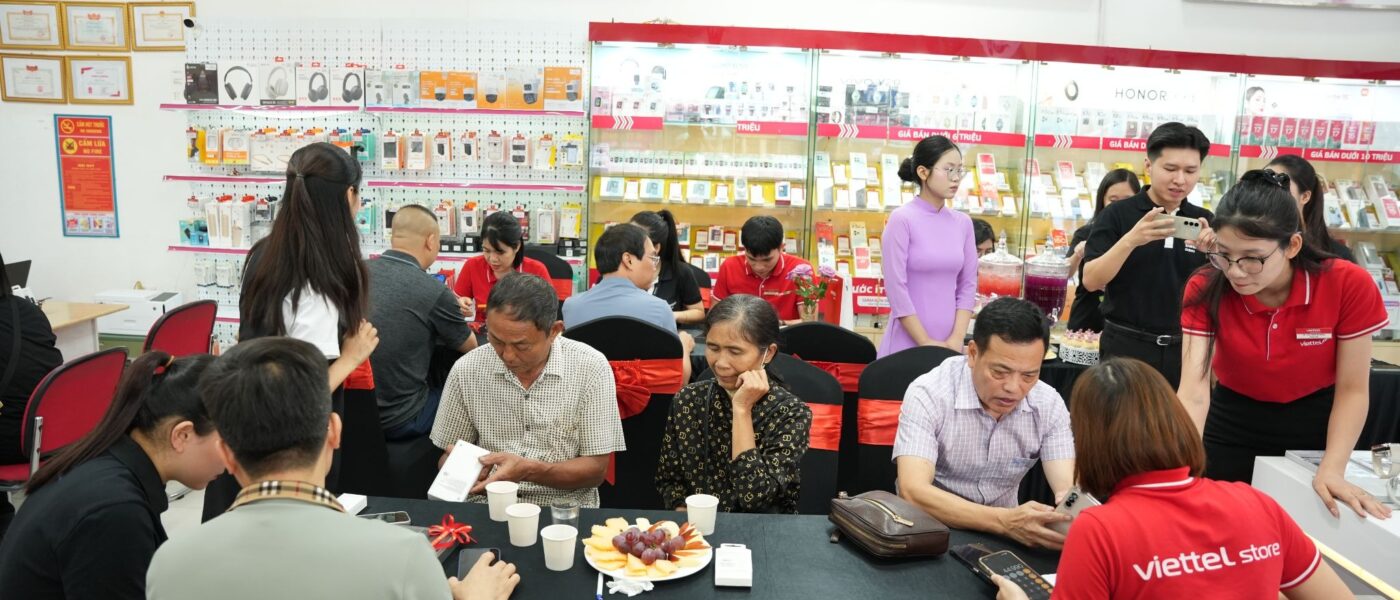 Khi mở bán Galaxy Z Series trở thành hành trình trải nghiệm: Chiến lược của Viettel Store