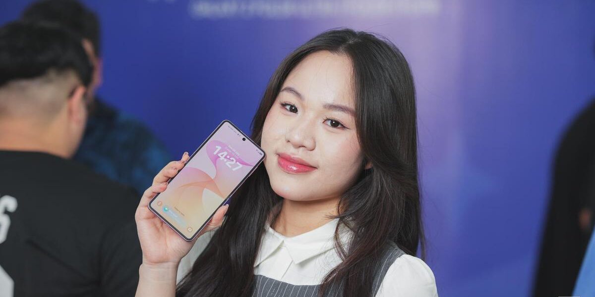 Galaxy Z Fold8, Fold8 Ultra và Z Flip8: Ấn tượng của người trẻ sau buổi trải nghiệm AnhEmTV