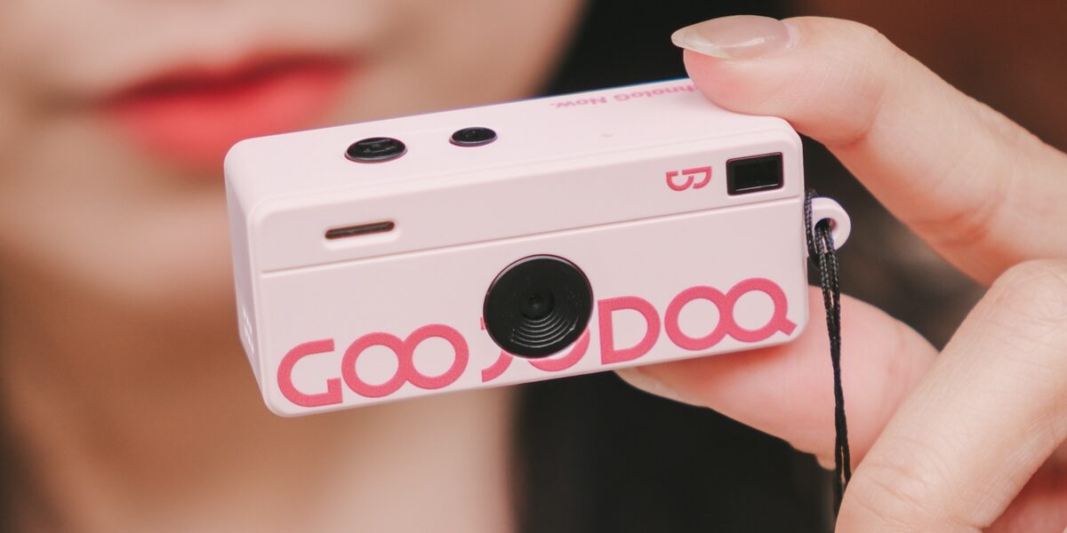 Trải nghiệm GOOJODOQ Thumb Camera: máy ảnh tí hon, phong cách và giới hạn rõ ràng