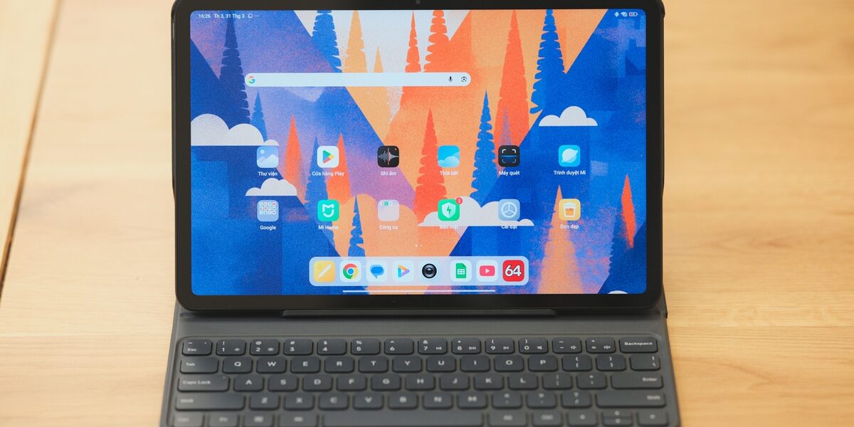 POCO Pad M1 giảm sâu: tablet 12,1 inch, pin 12.000mAh — có đáng mua khi giảm còn 5 triệu?