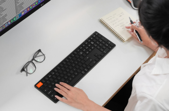 Đánh giá HyperOne Gen 3 Plus: bàn phím full‑size bằng nhôm, pin lâu và kết nối đa thiết bị