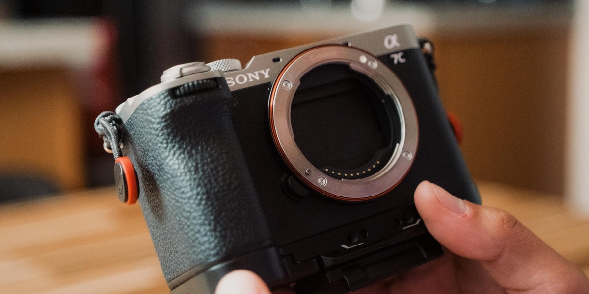 Tại sao Sony A7C II vẫn dẫn đầu bảng bán chạy ở Kitamura?