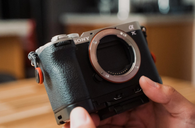 Tại sao Sony A7C II vẫn dẫn đầu bảng bán chạy ở Kitamura?