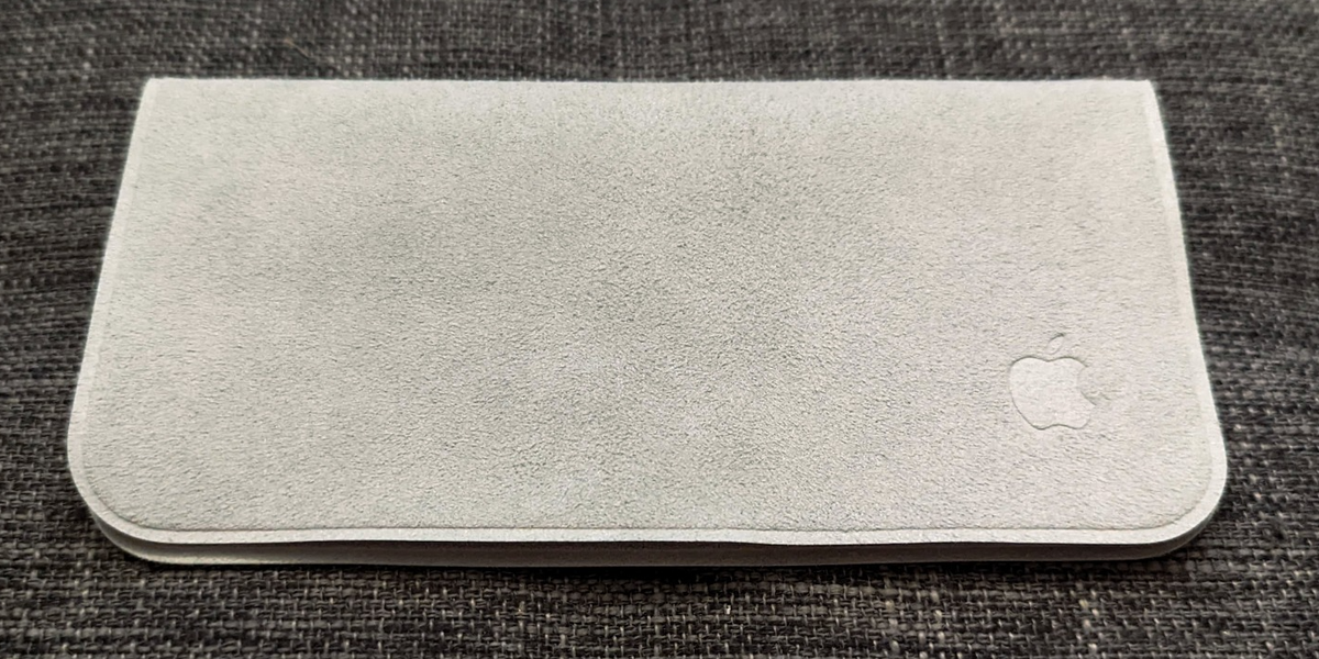 Apple bất ngờ hạ giá khăn lau Polishing Cloth: gì thay đổi và người dùng hưởng lợi ra sao