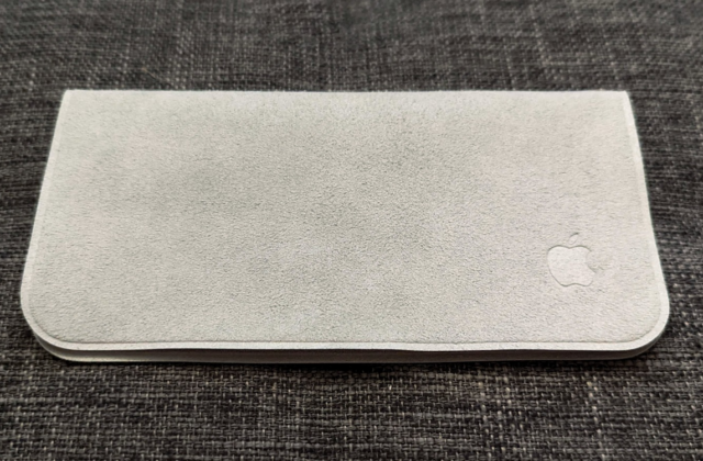 Apple bất ngờ hạ giá khăn lau Polishing Cloth: gì thay đổi và người dùng hưởng lợi ra sao