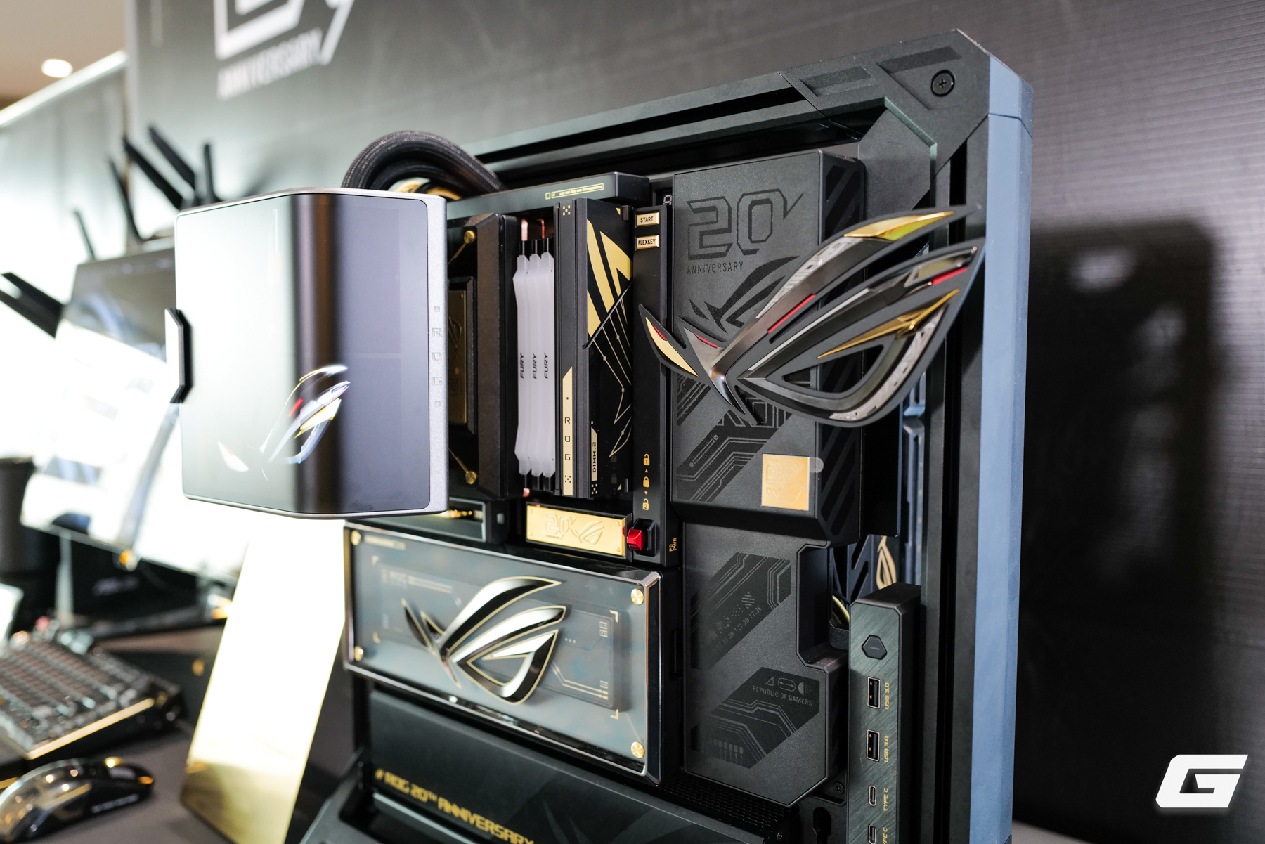 ASUS tung loạt linh kiện phiên bản kỷ niệm 20 năm: Đã có giá tại Việt Nam, ráp cả bộ chỉ hơn... 500 triệu - Ảnh 4.