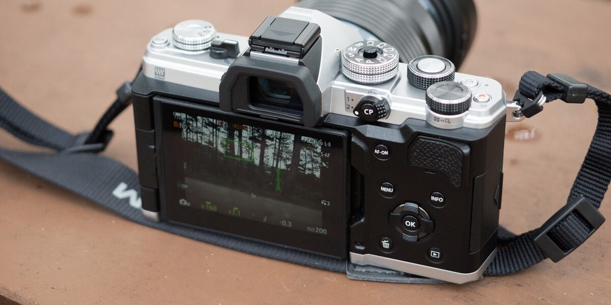 OM System OM-3: Máy mirrorless nhỏ gọn nhiều tính năng, phù hợp ai?