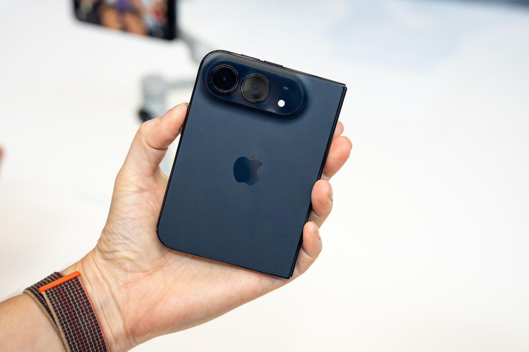 268734iphoneduohandsonadiben-17889886321318477410-1789008412167-17890084124511263015606