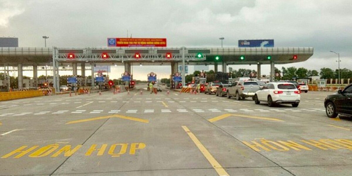 Khi nào lùi xe trên cao tốc không bị xử lý: Giải đáp từ Bộ Công an và góc nhìn pháp lý