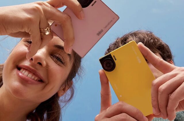iKKO MindOne Pro: Smartphone siêu gọn với màn hình vuông, camera xoay và case QWERTY
