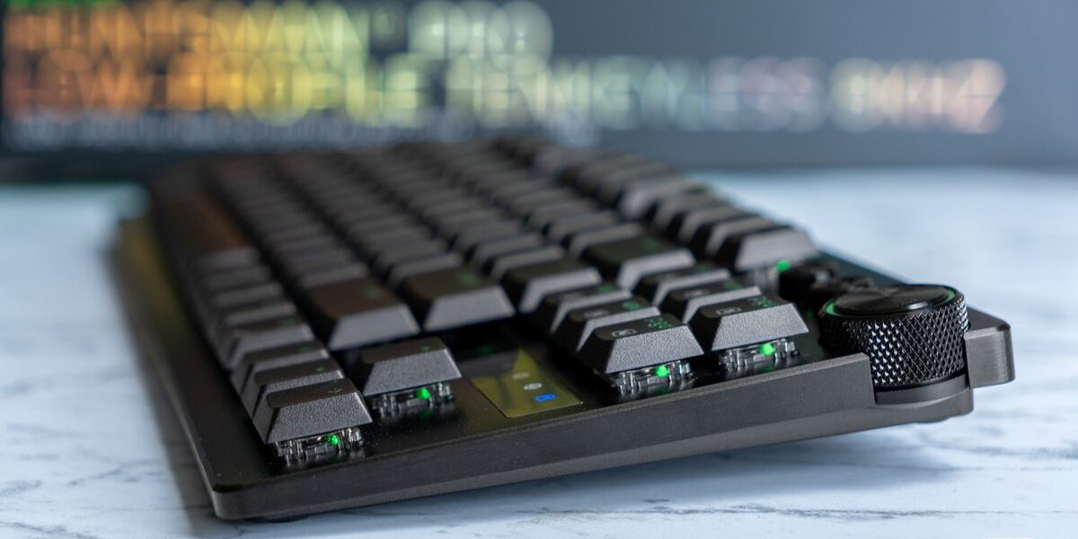 Huntsman V3 Pro Low-profile TKL 8KHz: Bàn phím thấp nhưng vẫn ‘đầy đủ vũ khí’ cho game thủ