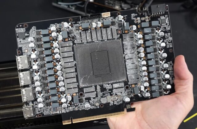 Mất linh kiện bên trong: Bài học đắt giá khi mua RTX 5090 qua chợ đồ cũ
