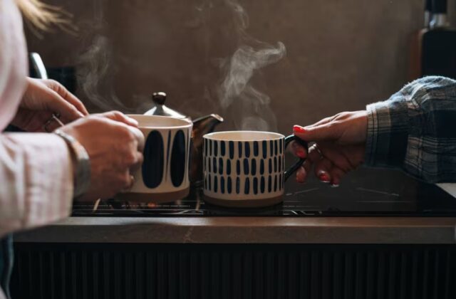 Uống đồ quá nóng và ung thư thực quản: bằng chứng lớn, cách giảm rủi ro