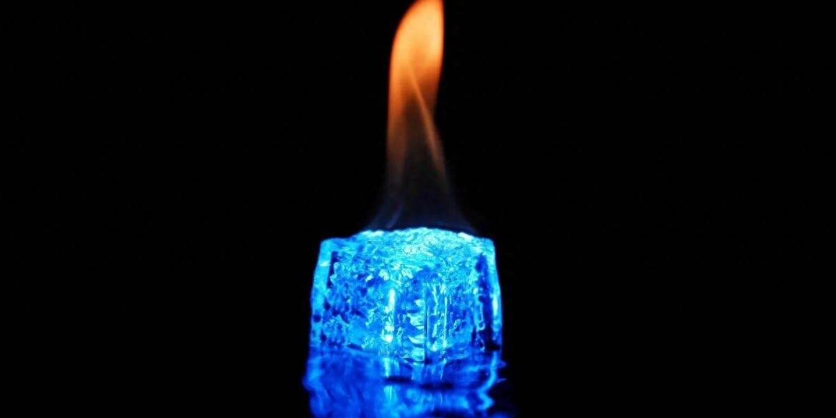 Băng siêu ion lục giác (hcp): phát hiện mới ở hơn 2.300°C và ý nghĩa cho các hành tinh băng