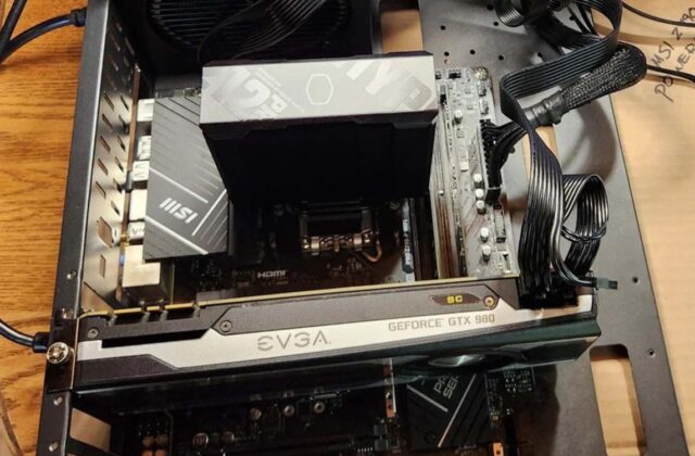 Mua mainboard ‘For Parts’ 20 USD trên eBay và bất ngờ SSD NVMe 2 TB: câu chuyện TheQxx